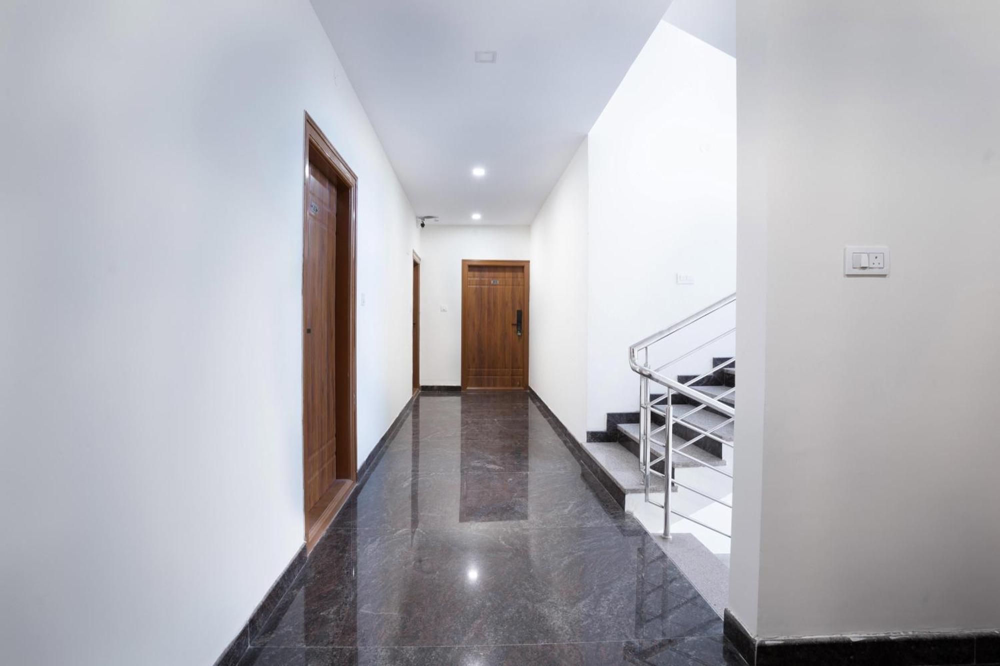 Treebo Galaxy Kings Suites, Hebbal Bangalore Bagian luar foto