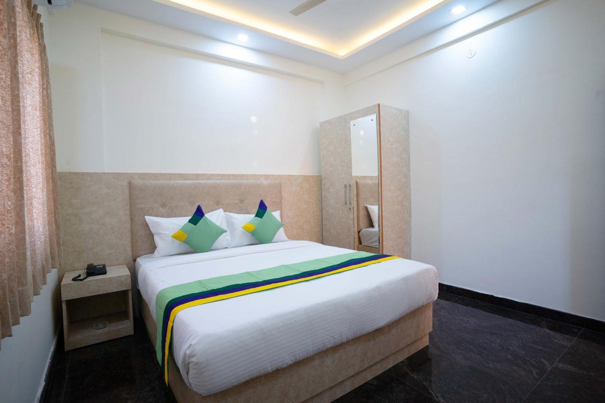 Treebo Galaxy Kings Suites, Hebbal Bangalore Bagian luar foto