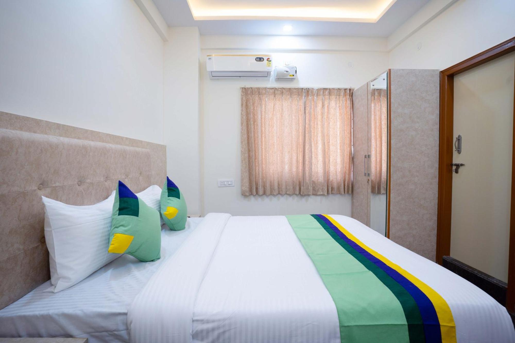 Treebo Galaxy Kings Suites, Hebbal Bangalore Bagian luar foto