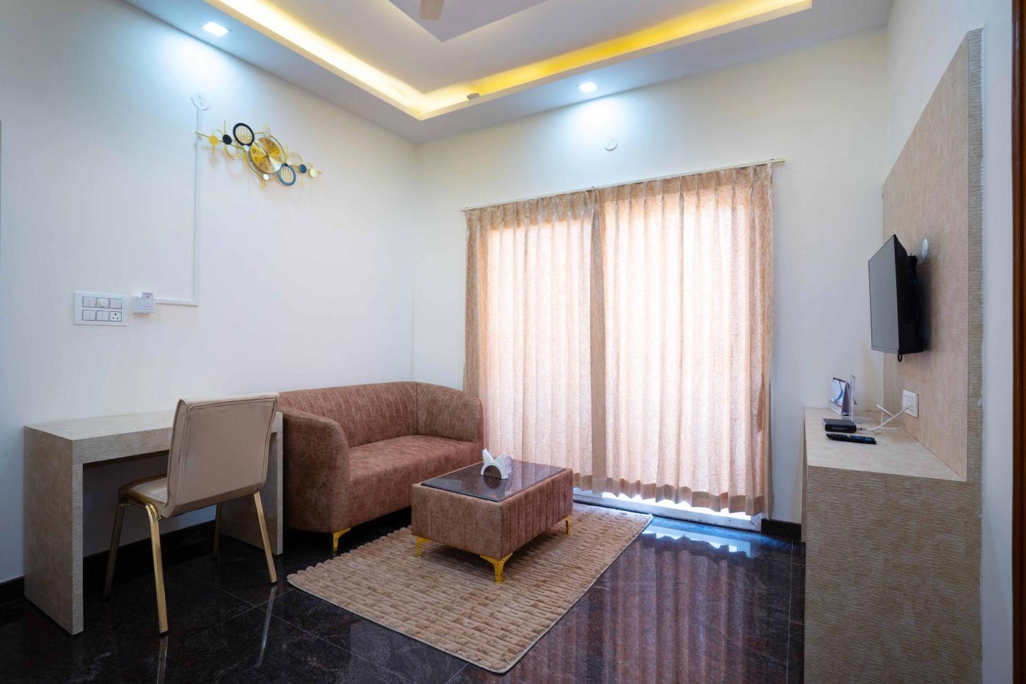 Treebo Galaxy Kings Suites, Hebbal Bangalore Bagian luar foto