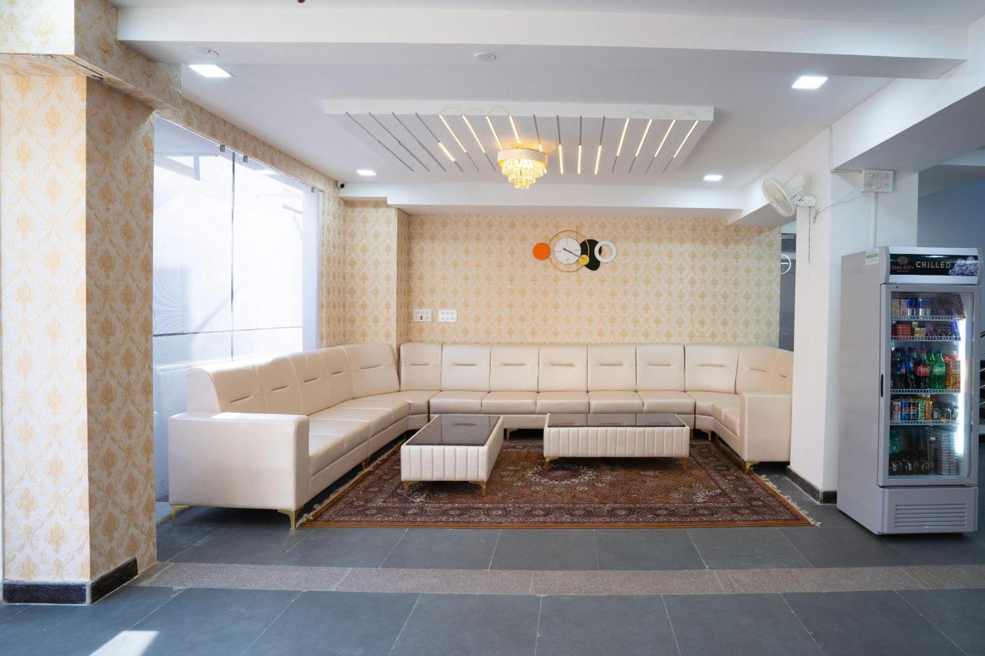 Treebo Galaxy Kings Suites, Hebbal Bangalore Bagian luar foto